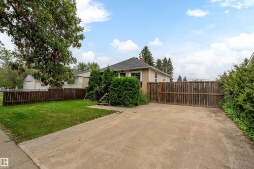 10941 150 Street Nw, Edmonton, AB - Outdoor