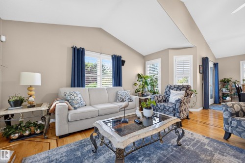 29 Second Avenue, Ardrossan, AB - Indoor Photo Showing Living Room