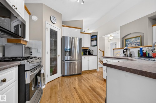 29 Second Avenue, Ardrossan, AB - Indoor Photo Showing Kitchen