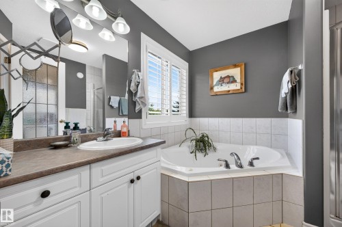 29 Second Avenue, Ardrossan, AB - Indoor Photo Showing Bathroom