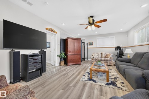 29 Second Avenue, Ardrossan, AB - Indoor Photo Showing Living Room