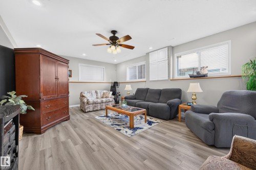 29 Second Avenue, Ardrossan, AB - Indoor Photo Showing Living Room