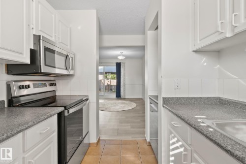 18337 66 Avenue Nw, Edmonton, AB - Indoor Photo Showing Kitchen