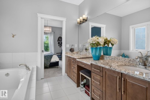 2327 Frezenberg Avenue Nw, Edmonton, AB - Indoor Photo Showing Bathroom