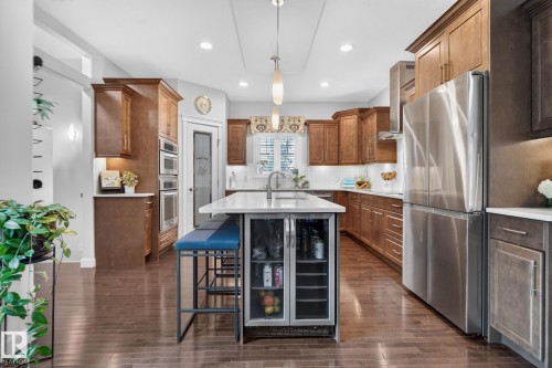 2327 Frezenberg Avenue Nw, Edmonton, AB - Indoor Photo Showing Kitchen With Upgraded Kitchen