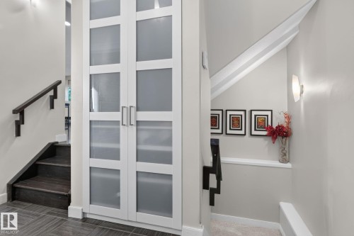 2327 Frezenberg Avenue Nw, Edmonton, AB - Indoor Photo Showing Other Room