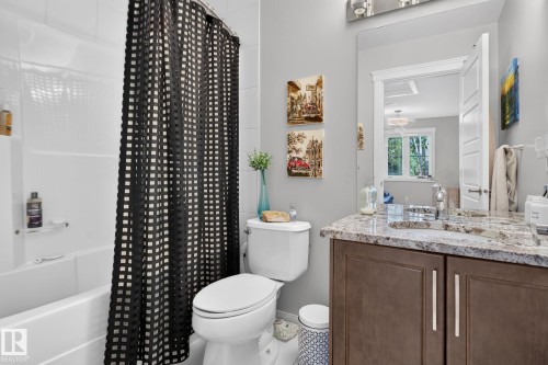 2327 Frezenberg Avenue Nw, Edmonton, AB - Indoor Photo Showing Bathroom