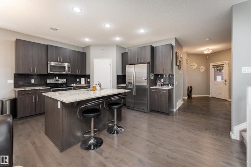 2055 Redtail Common Nw, Edmonton, AB - Indoor Photo Showing Kitchen