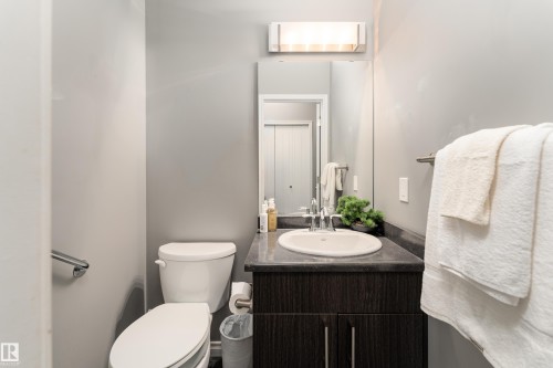 2055 Redtail Common Nw, Edmonton, AB - Indoor Photo Showing Bathroom