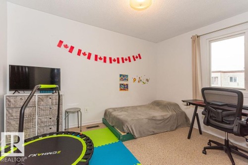 61 Lancaster Terrace Nw, Edmonton, AB - Indoor Photo Showing Bedroom