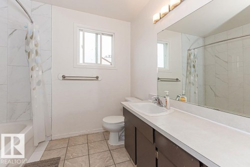 61 Lancaster Terrace Nw, Edmonton, AB - Indoor Photo Showing Bathroom