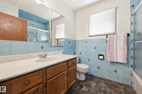 8119 24 Avenue Nw, Edmonton, AB - Indoor Photo Showing Bathroom