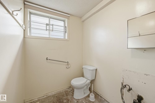 8119 24 Avenue Nw, Edmonton, AB - Indoor Photo Showing Bathroom