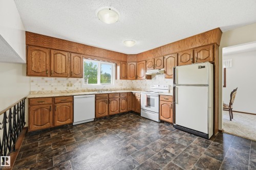8119 24 Avenue Nw, Edmonton, AB - Indoor Photo Showing Kitchen