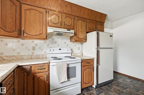 8119 24 Avenue Nw, Edmonton, AB - Indoor Photo Showing Kitchen