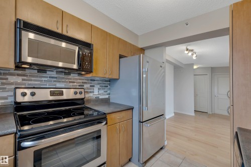 #1701 10303 105 St Nw, Edmonton, AB - Indoor Photo Showing Kitchen