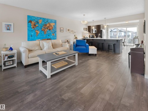1626 33A Street Nw, Edmonton, AB - Indoor Photo Showing Living Room