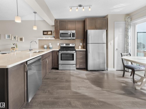 1626 33A Street Nw, Edmonton, AB - Indoor Photo Showing Kitchen With Upgraded Kitchen