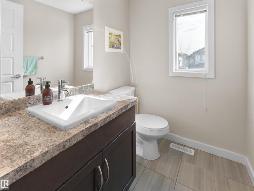 1626 33A Street Nw, Edmonton, AB - Indoor Photo Showing Bathroom