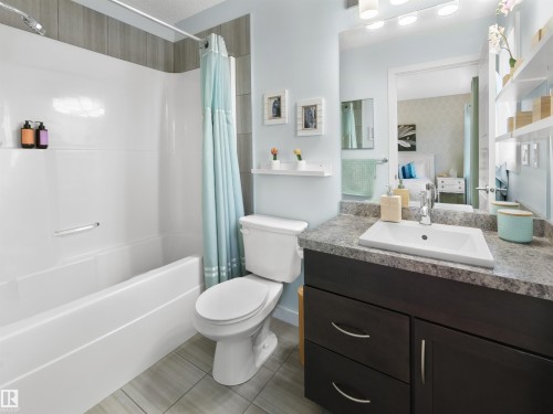 1626 33A Street Nw, Edmonton, AB - Indoor Photo Showing Bathroom