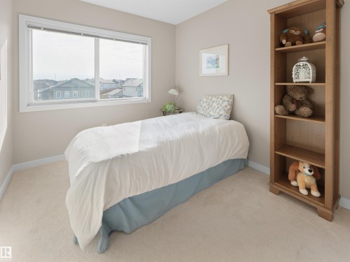 1626 33A Street Nw, Edmonton, AB - Indoor Photo Showing Bedroom