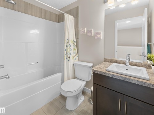 1626 33A Street Nw, Edmonton, AB - Indoor Photo Showing Bathroom