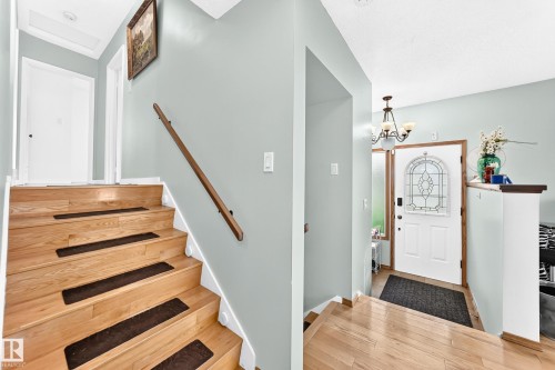 7312 Delwood Road Nw, Edmonton, AB - Indoor Photo Showing Other Room
