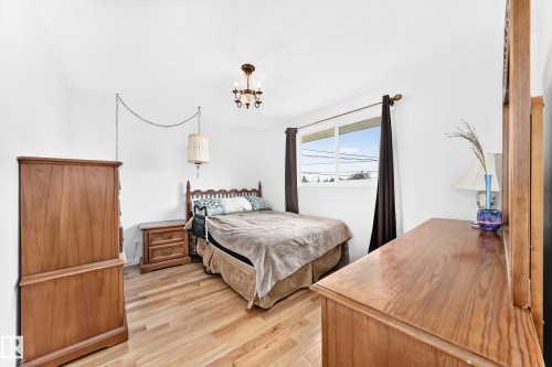 7312 Delwood Road Nw, Edmonton, AB - Indoor Photo Showing Bedroom