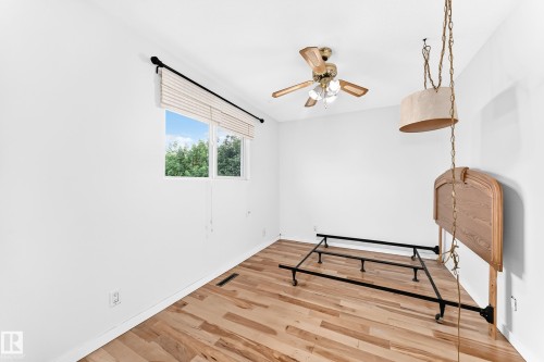 7312 Delwood Road Nw, Edmonton, AB - Indoor Photo Showing Other Room