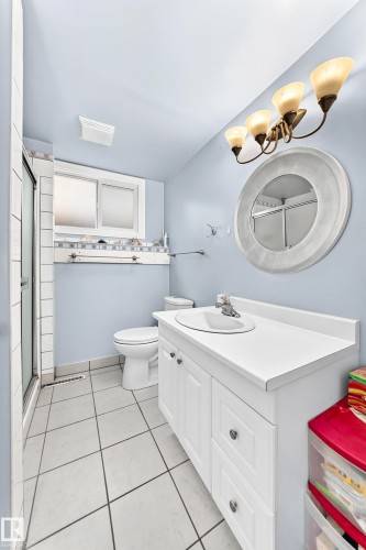 7312 Delwood Road Nw, Edmonton, AB - Indoor Photo Showing Bathroom
