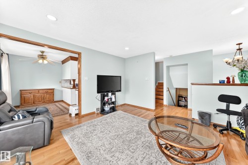 7312 Delwood Road Nw, Edmonton, AB - Indoor Photo Showing Living Room
