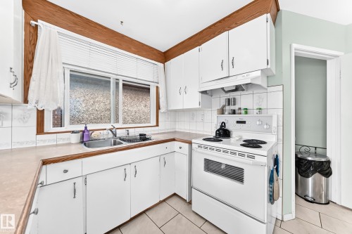 7312 Delwood Road Nw, Edmonton, AB - Indoor Photo Showing Kitchen With Double Sink