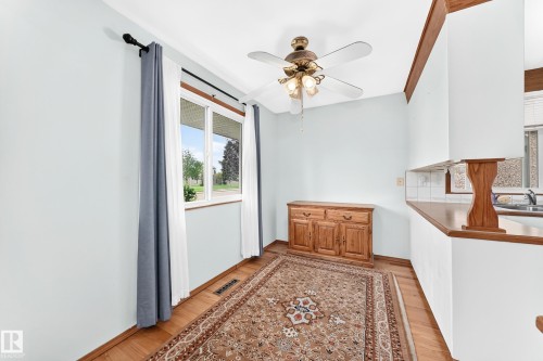 7312 Delwood Road Nw, Edmonton, AB - Indoor Photo Showing Other Room
