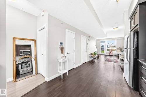 #60 2560 Pegasus Bv Nw, Edmonton, AB - Indoor Photo Showing Kitchen