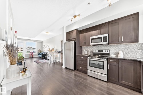 #60 2560 Pegasus Bv Nw, Edmonton, AB - Indoor Photo Showing Kitchen