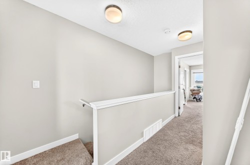#60 2560 Pegasus Bv Nw, Edmonton, AB - Indoor Photo Showing Other Room