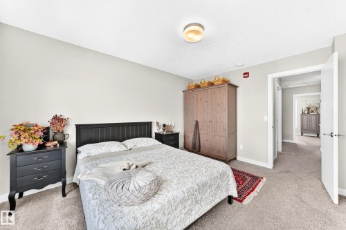 #60 2560 Pegasus Bv Nw, Edmonton, AB - Indoor Photo Showing Bedroom