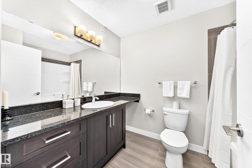 #60 2560 Pegasus Bv Nw, Edmonton, AB - Indoor Photo Showing Bathroom