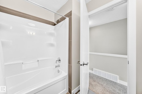 #60 2560 Pegasus Bv Nw, Edmonton, AB - Indoor Photo Showing Bathroom