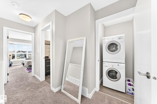 #60 2560 Pegasus Bv Nw, Edmonton, AB - Indoor Photo Showing Laundry Room