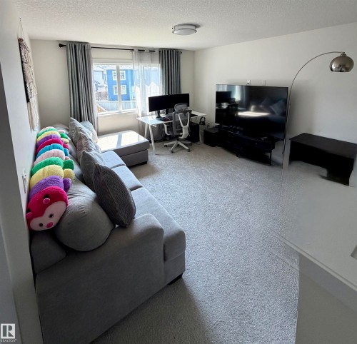 85 Meadowlink Common, Spruce Grove, AB - Indoor Photo Showing Living Room