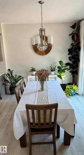 85 Meadowlink Common, Spruce Grove, AB - Indoor Photo Showing Dining Room