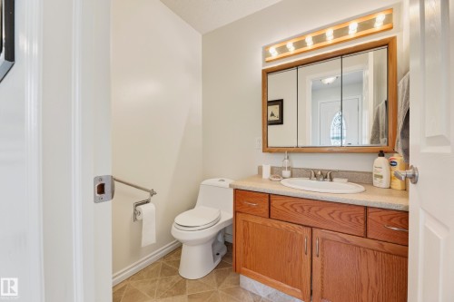 423 Kirkpatrick Crescent Nw, Edmonton, AB - Indoor Photo Showing Bathroom