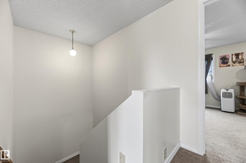 423 Kirkpatrick Crescent Nw, Edmonton, AB - Indoor Photo Showing Other Room