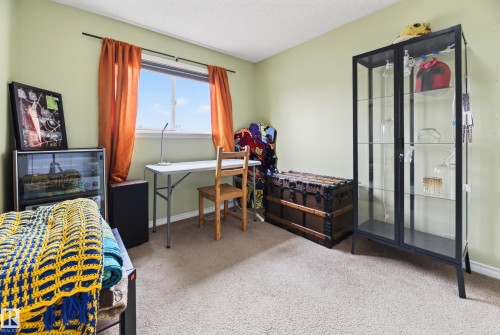 423 Kirkpatrick Crescent Nw, Edmonton, AB - Indoor Photo Showing Bedroom