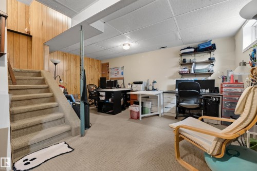 423 Kirkpatrick Crescent Nw, Edmonton, AB - Indoor