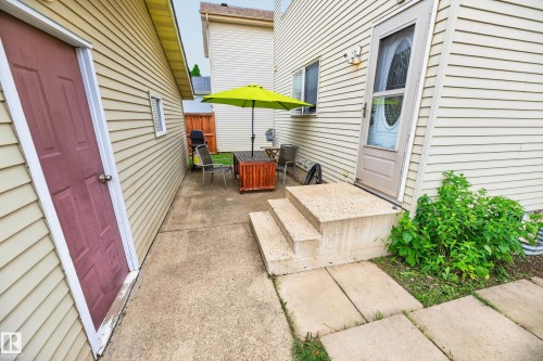 423 Kirkpatrick Crescent Nw, Edmonton, AB - Outdoor With Exterior