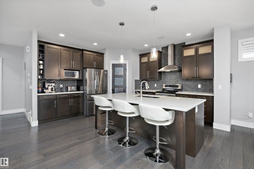 7656 182 Avenue Nw, Edmonton, AB - Indoor Photo Showing Kitchen With Upgraded Kitchen