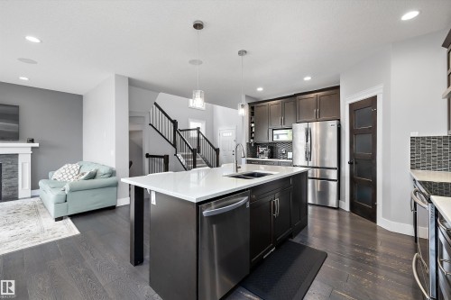 7656 182 Avenue Nw, Edmonton, AB - Indoor Photo Showing Kitchen With Double Sink With Upgraded Kitchen