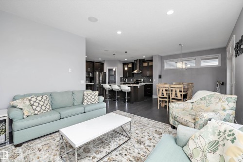 7656 182 Avenue Nw, Edmonton, AB - Indoor Photo Showing Living Room
